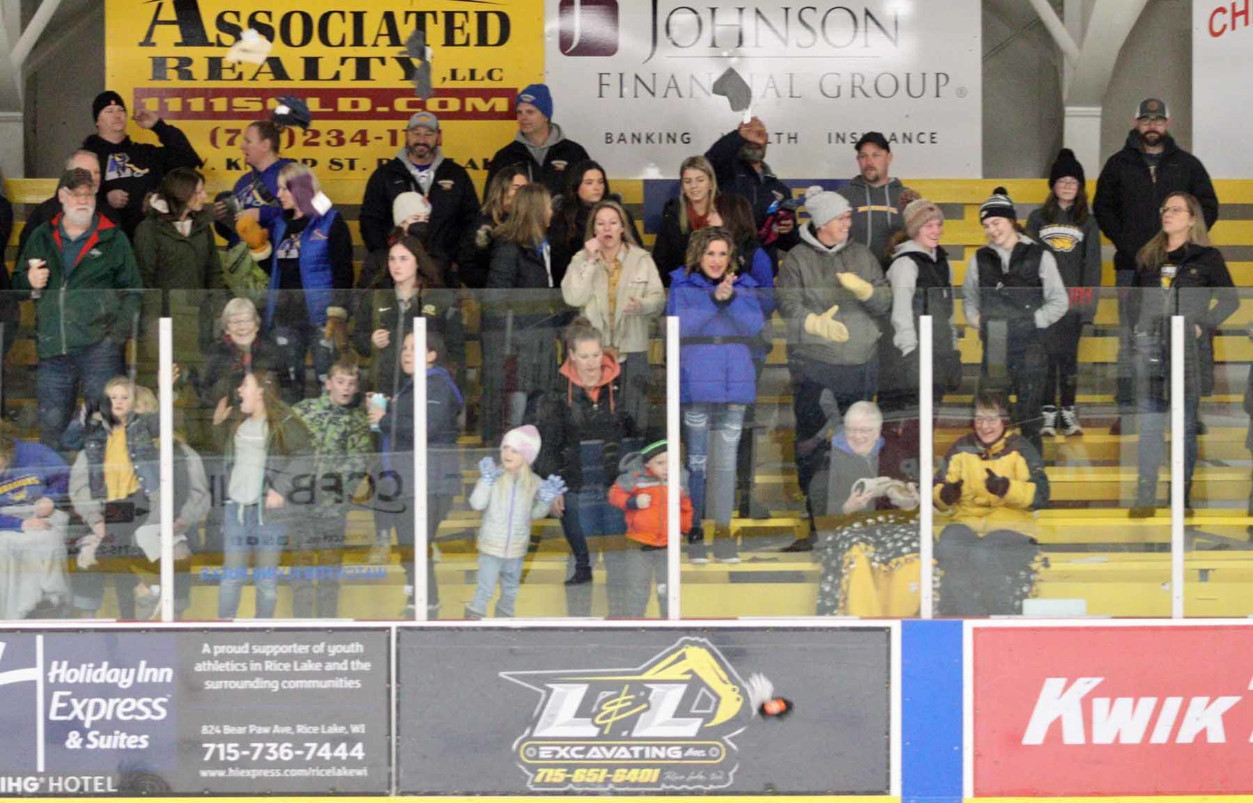 Rice Lake boys hockey vs. Hayward 12-17-22